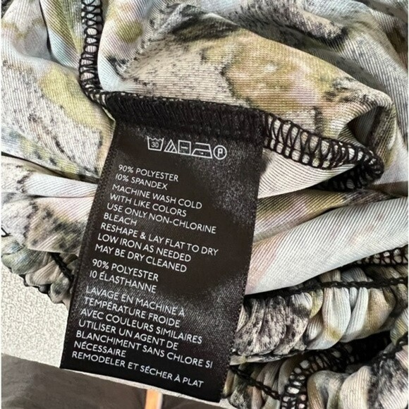 Urban Outfitter Patsy Smocked Velvet Floral Romper Size XS - Picture 13 of 13